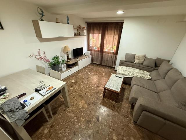 Amplia casa en alquiler en Allo