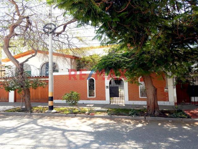 Amplia Casa En Alquiler En Miraflores – 5 Habitaciones ️ Y Estacionamiento Para 4 Vehículos  | Ideal Para Empresas