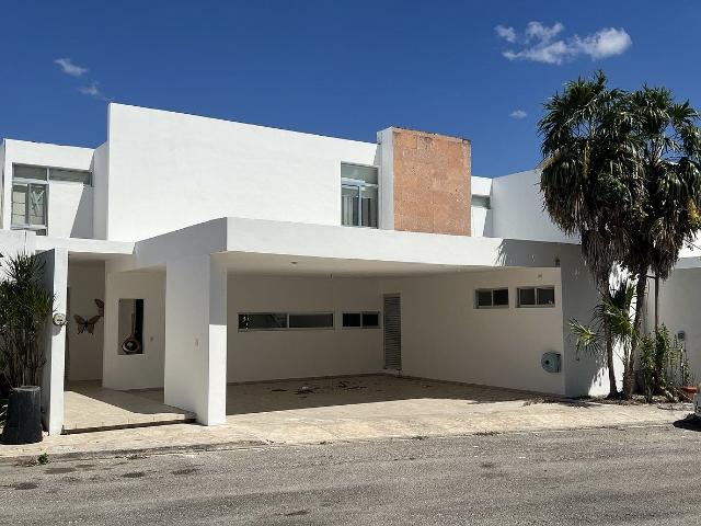 amplia casa en altabrisa de 4 recámaras
