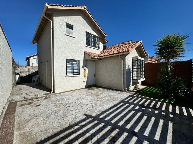 CASA EN ARRIENDO BOSQUE ALTO MAIPÚ 3D 3B ESTAC 3 AUTO