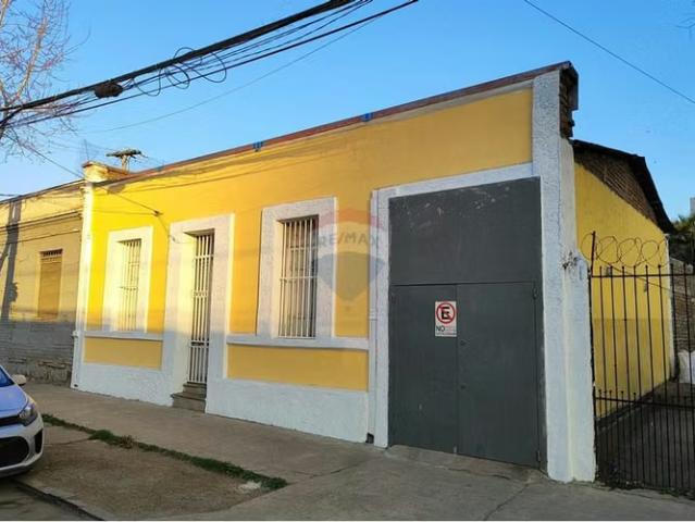 Amplia casa en av. Inglaterra, independencia | 3 dormitorios por 5300.00 en Independencia