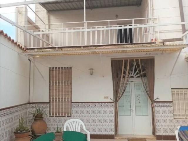 AMPLIA CASA EN CALAMONTE
