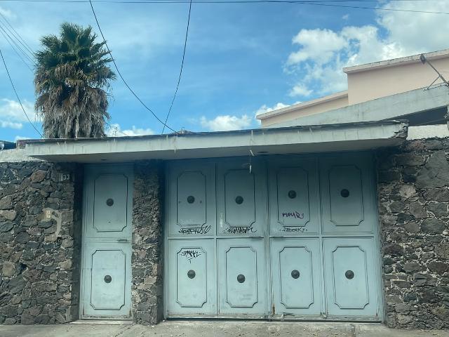 AMPLIA CASA EN CARRILLO A 2 MINUTOS DE 5 DE FEBRERO