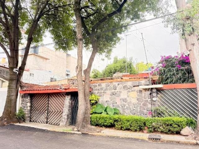 Amplia Casa en Coyoacán con Jardín y Casa de huéspedes Independiente – Ideal para Remodelar a tu Gus