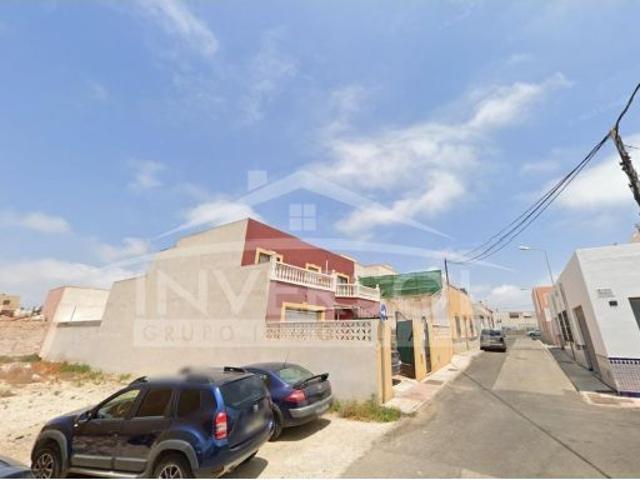 AMPLIA CASA EN CL GARDENIA, ALMERIA