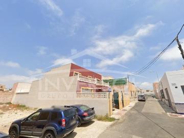 AMPLIA CASA EN CL GARDENIA, ALMERIA