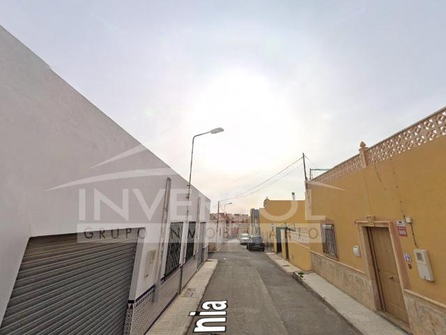 AMPLIA CASA EN CL GARDENIA, ALMERIA