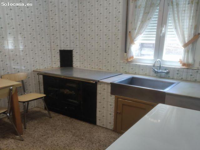 Amplia Casa en Cubillos del Sil a un Precio Imbatible de €99,000