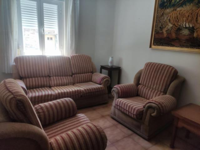 Amplia Casa en Cubillos del Sil a un Precio Imbatible de €99,000