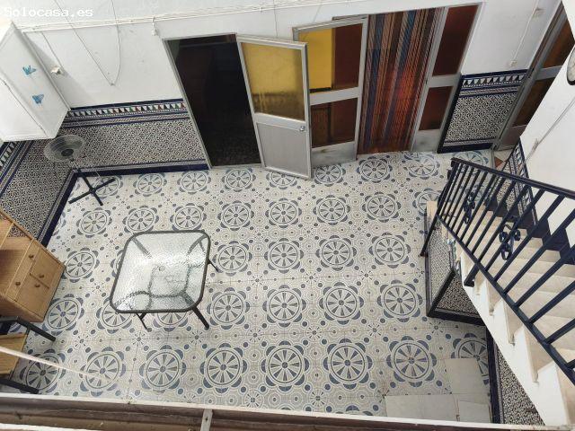 Amplia Casa en Doña Mencía con Patio y Chimenea por solo €150,000