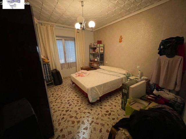 Amplia Casa en el centro de Valdeganga con Posibilidades de Reforma