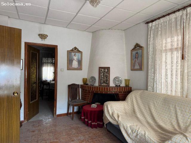 Amplia Casa en El Raal para Reformar con Patio y Garaje