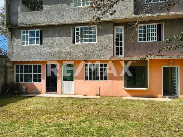 ¡Amplia casa en excelente ubicación al pie de los volcanes!