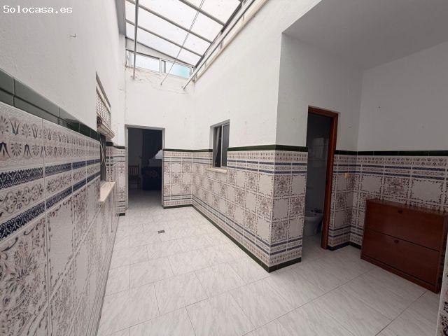 Amplia Casa en La Merced: Ideal para Familias o Inversores