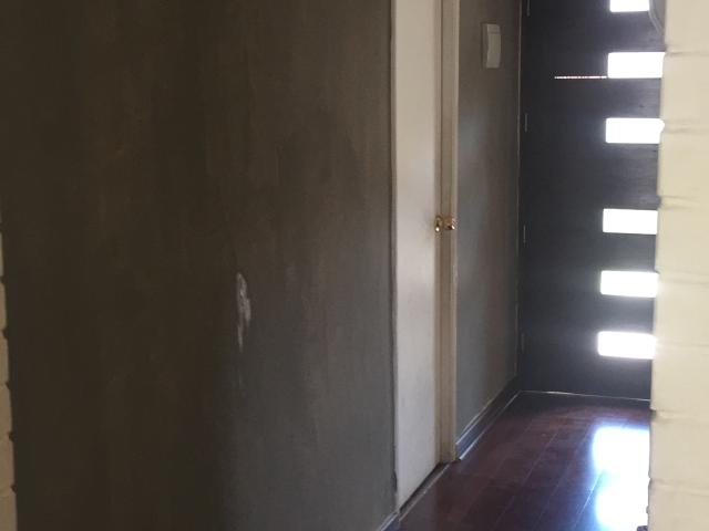 Amplia casa en lugar tranquilo con porton de acceso automatico