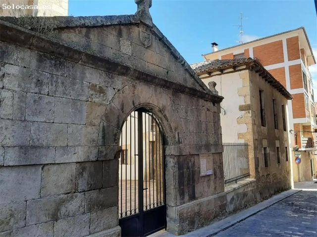 Amplia Casa en Medina de Pomar con Local Comercial y Potencial para Reformar