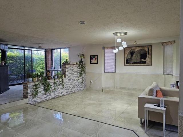 Amplia Casa en Privada en Balcones del Campestre, León, Gto
