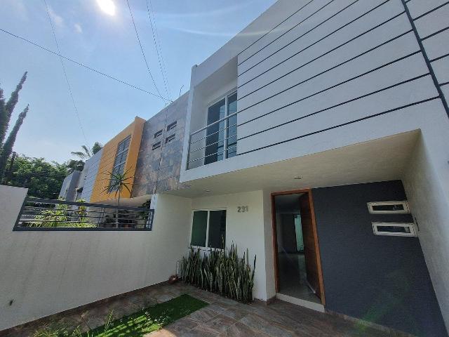 Amplia Casa en Renta en Col el Vigia en Zapopan, Cerca del Mercado del Mar y Av