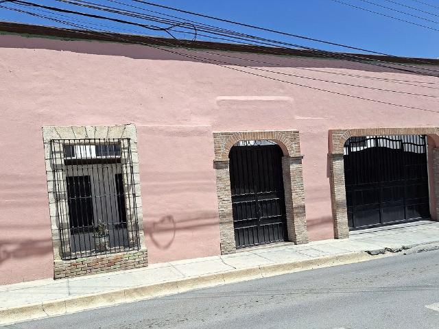 Amplia Casa en RENTA en el Centro de la Ciudad