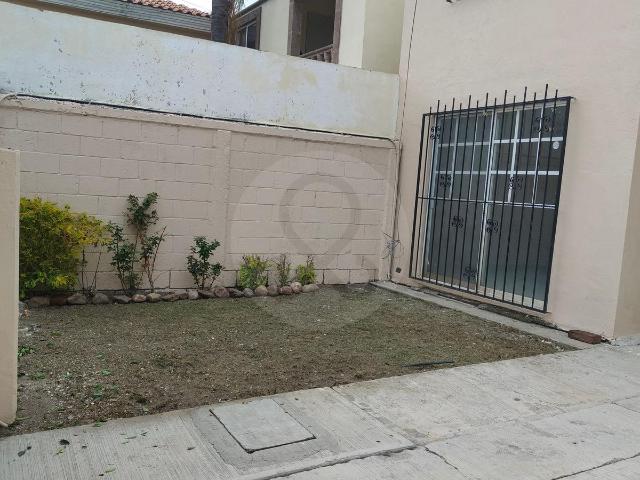 Amplia casa en Renta en Fraccionamiento privado