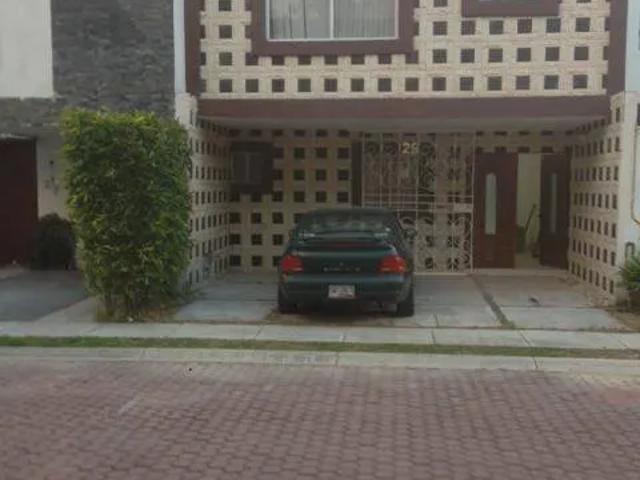AMPLIA CASA EN RENTA EN LA CEMENTERA