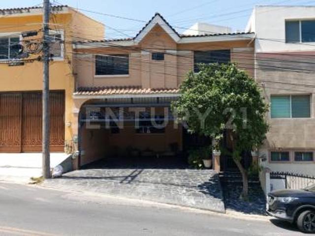 Amplia Casa en Renta en Pedregal La Silla | 300 m² de Construcción |