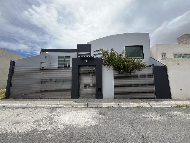 amplia casa en renta en privada a 300 m de la carretera mexico pachuca