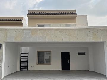 Amplia Casa en RENTA en Residencial Terralta