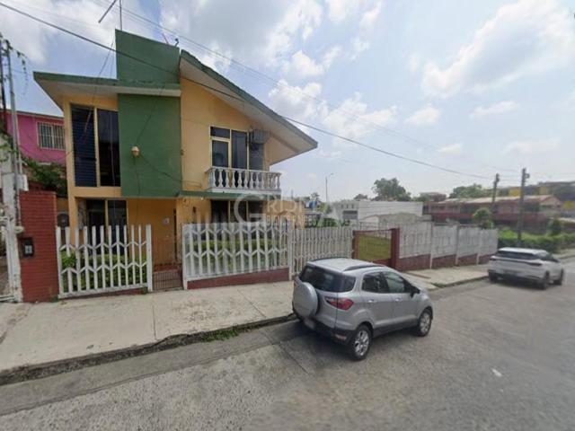 AMPLIA CASA EN RENTA EXCELENTE UBICACI?N