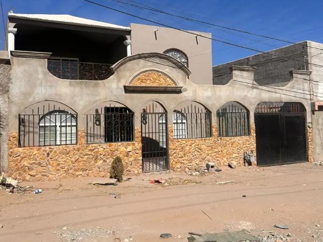 AMPLIA CASA EN RENTA POR EL AEROPUERTO