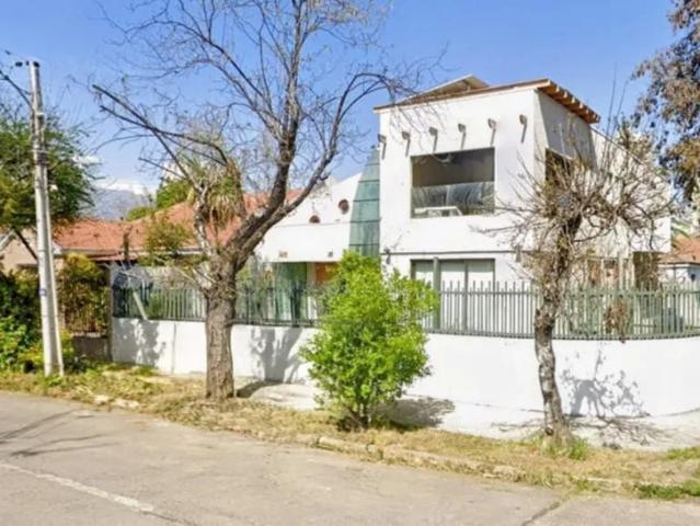Amplia casa en ñuñoa