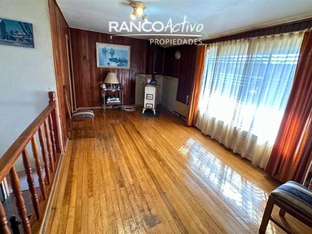 Amplia Casa Esquina en Villa Europa 5D, 3B + 2Cabañas | 5 dormitorios por 290000. 00 en Valdivia