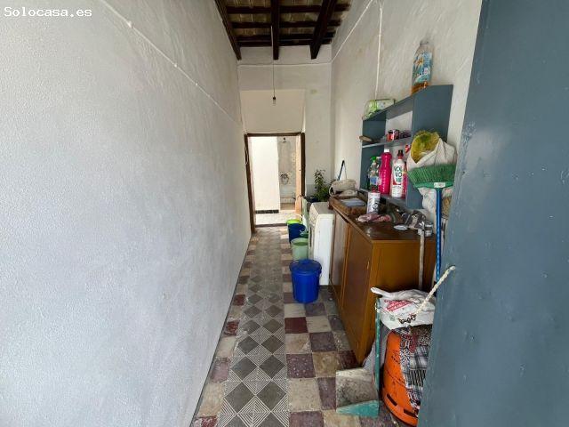 Amplia Casa Familiar con Patios y Pozo en Zona Tranquila