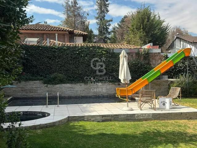 Amplia Casa Familiar en el Huinganal bajo | 6 dormitorios por 25990.00 en Lo Barnechea