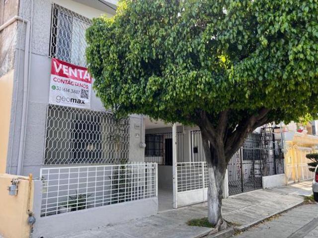 Amplia casa habitación con 7 recamaras para remodelar