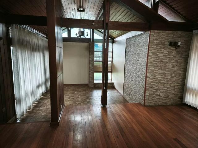 Amplia Casa Habitacional o Comercial en Exclusivo Sector de Osorno | 5 dormitorios por 11700.00 en Osorno