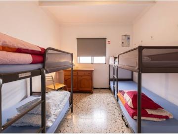 Amplia casa independiente en alquiler