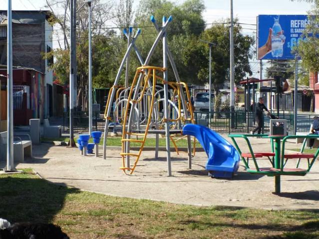 Amplia casa mas local comercial 67215 | 3 dormitorios por 115000. 00 en Cerro Navia