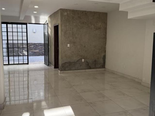 AMPLIA CASA NUEVA EN VENTA CON TERRAZA