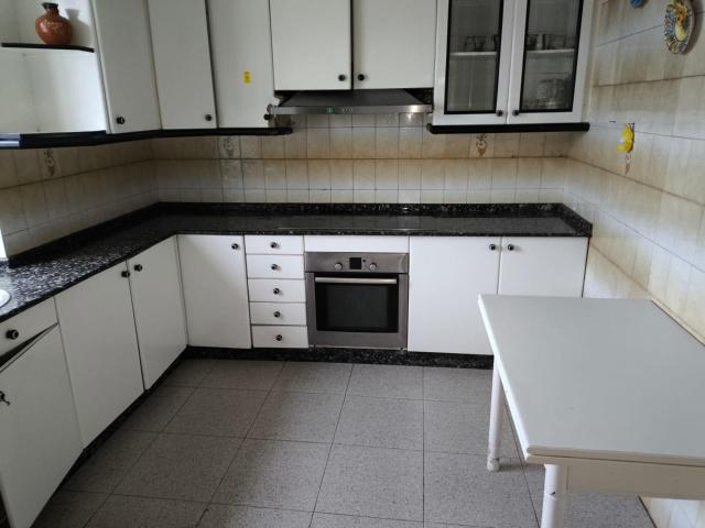 Amplia Casa para Reformar con Terrenos Anexos en Entorno Natural