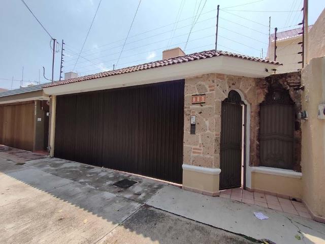 AMPLIA CASA PARA RENTA OFICINA PUERTA CERRADA BIEN UBICADA