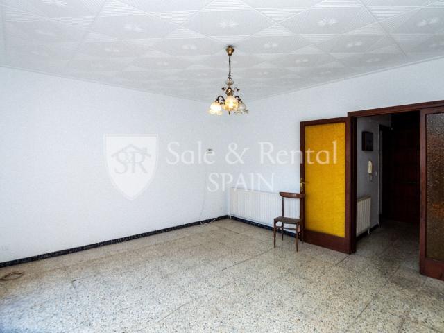 Amplia casa pareada situada en una zona residencial tranquil. 332m² Blanes
