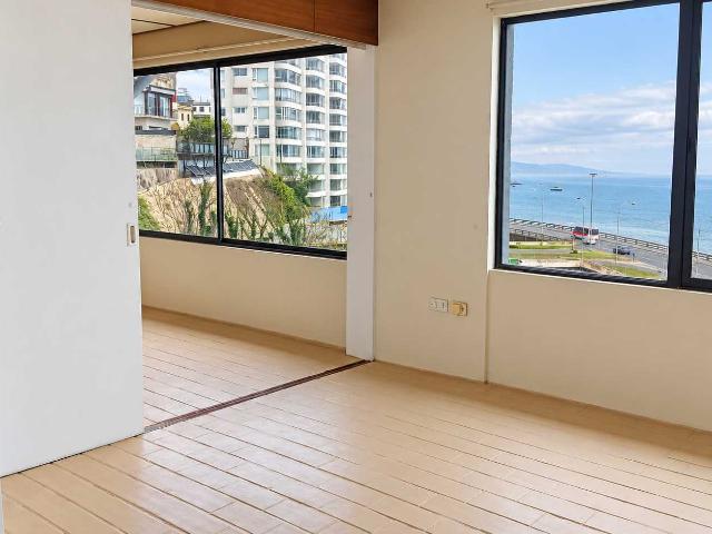 Amplia Casa Remodelada en Recreo, Vista al Mar