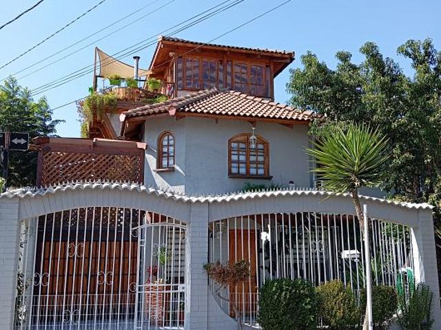 AMPLIA CASA REGULARIZADA EN MAIPU
