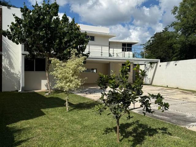 | amplia casa residencial, en renta. |