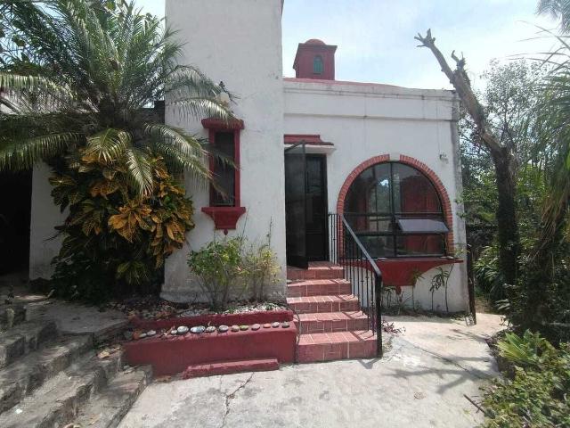 Amplia casa sola en renta de un nivel en Acapantzingo, Cuernavaca