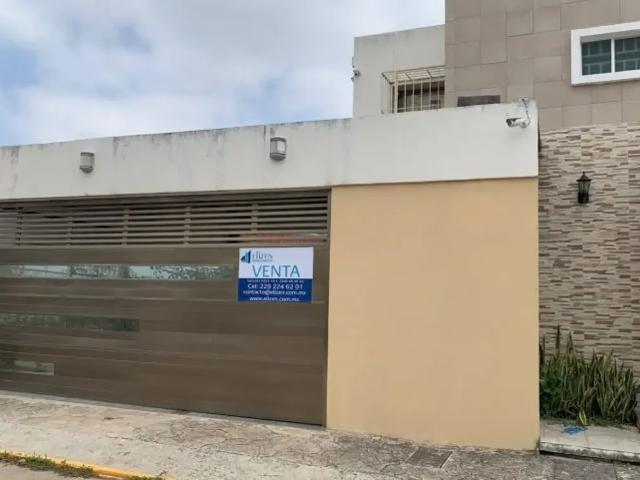 Amplia casa sola