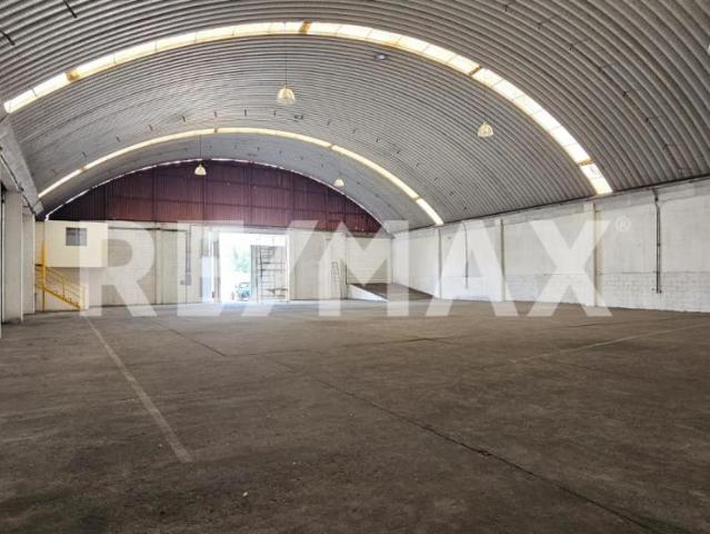 AMPLIA BODEGA CON EXCELENTE UBICACION