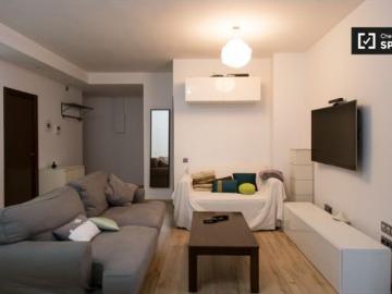 Amplia habitación con calefacción en piso de 3 habitaciones, Eixample