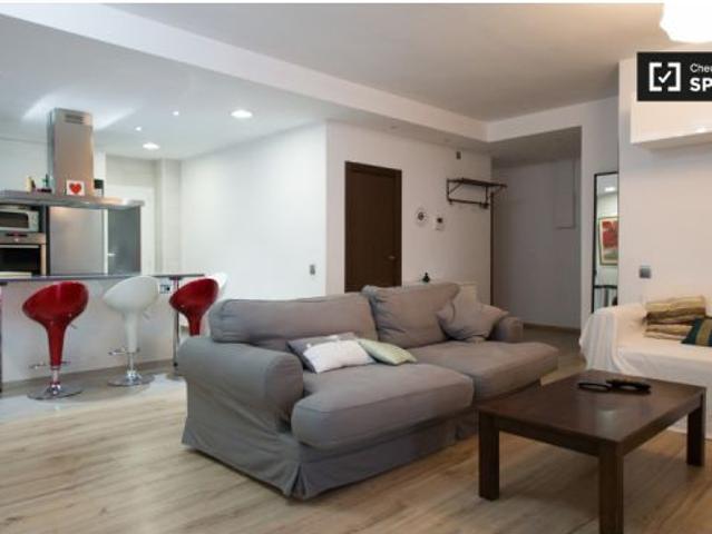 Amplia habitación con calefacción en piso de 3 habitaciones, Eixample